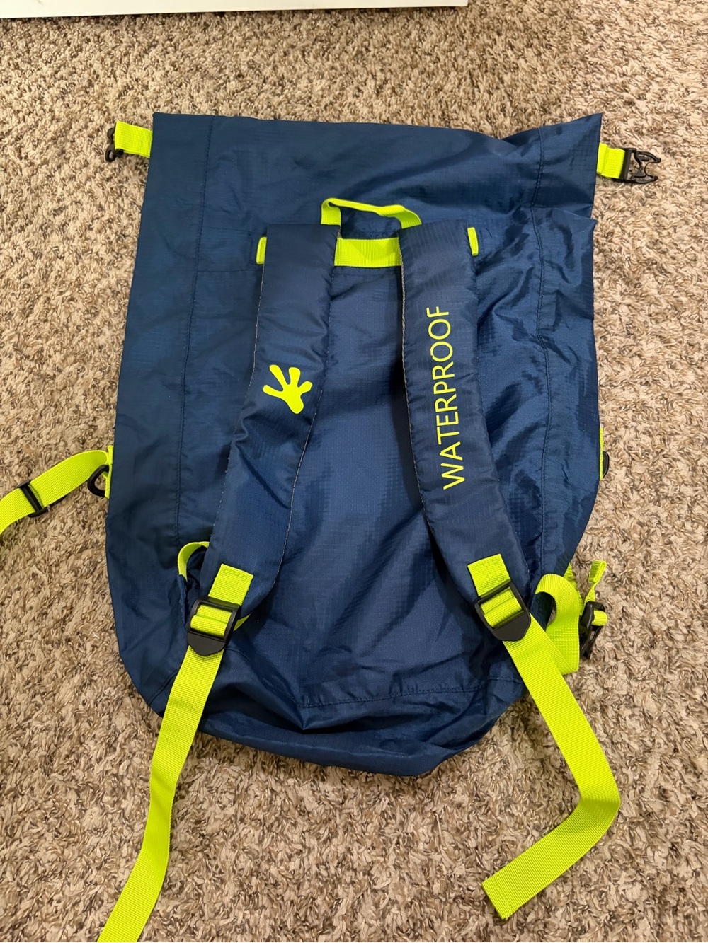 Waterproof backpack - Picture 2 of 3